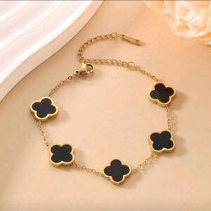 Elegant Gold and Black Clover Bracelet